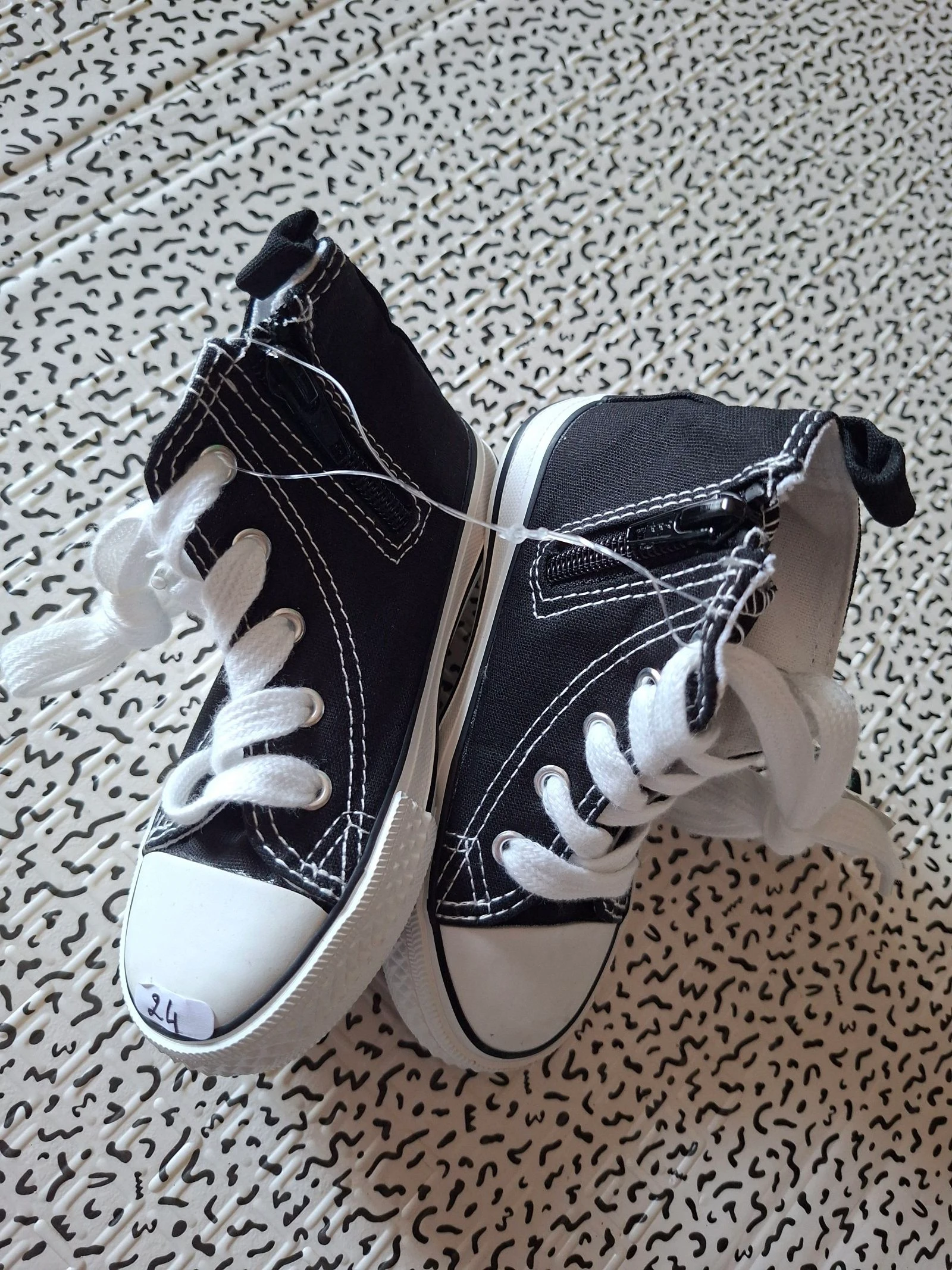 Black high-top sneakers size T24 for children new with tag – photo 2